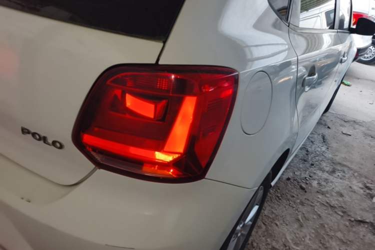 Used Volkswagen Polo 2016 1.4L Manual Fashion Model Exterior 3