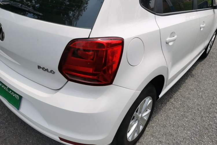 Used Volkswagen Polo 2016 1.4L Manual Fashion Model Exterior 3
