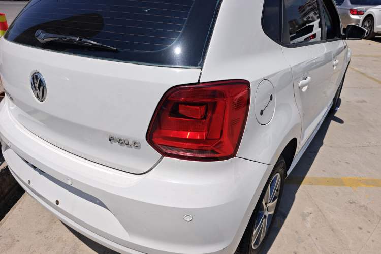 Used Volkswagen Polo 2016 1.4L Manual Fashion Model Exterior 3