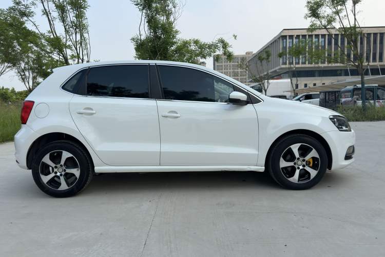 Used Volkswagen Polo 2016 1.4L Manual Fashion Model Exterior 3