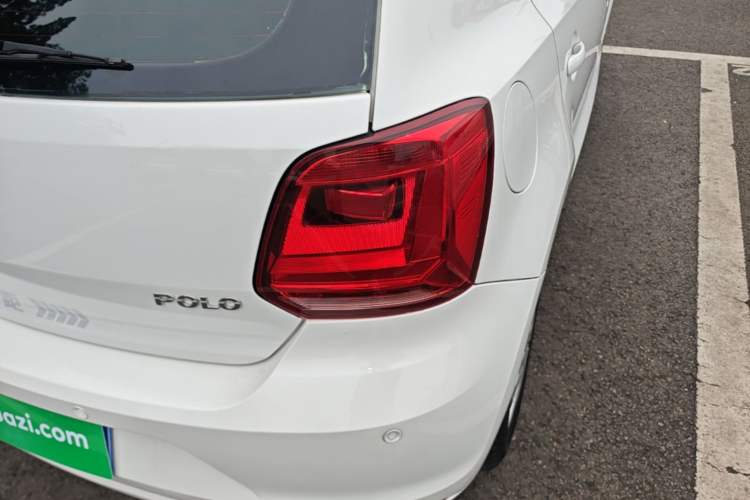 Used Volkswagen Polo 2016 1.4L Manual Fashion Model Exterior 3