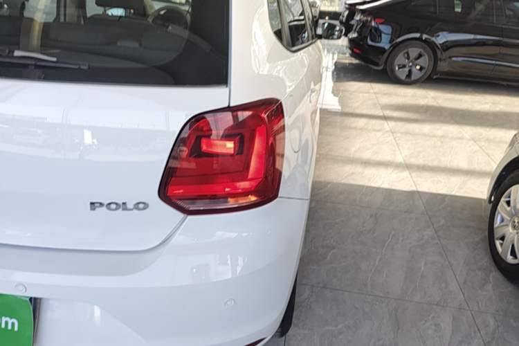 Used Volkswagen Polo 2016 1.4L Manual Fashion Model Exterior 3