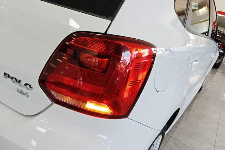 Used Volkswagen Polo 2016 1.6L Automatic Comfort Model Exterior 3
