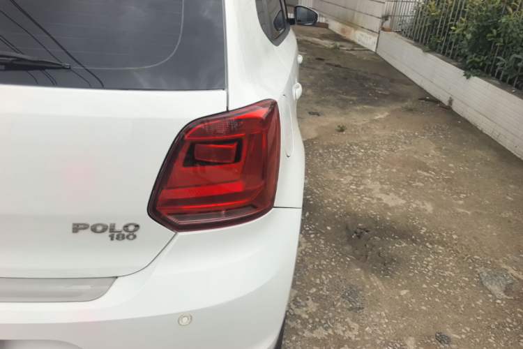 Used Volkswagen Polo 2016 1.4L Manual Fashion Model Exterior 3
