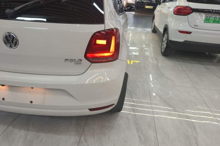 Used Volkswagen Polo 2016 1.6L Automatic Comfort Model Exterior 3