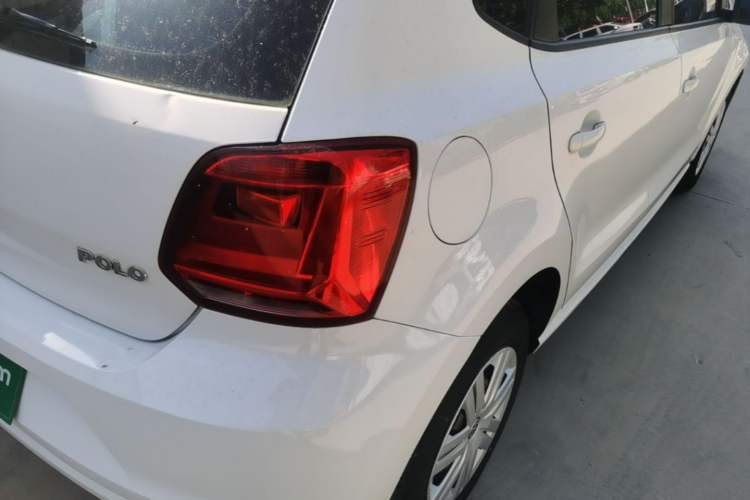 Used Volkswagen Polo 2016 1.4L Manual Fashion Model Exterior 3