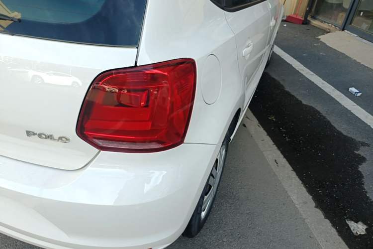 Used Volkswagen Polo 2016 1.4L Manual Fashion Model Exterior 3