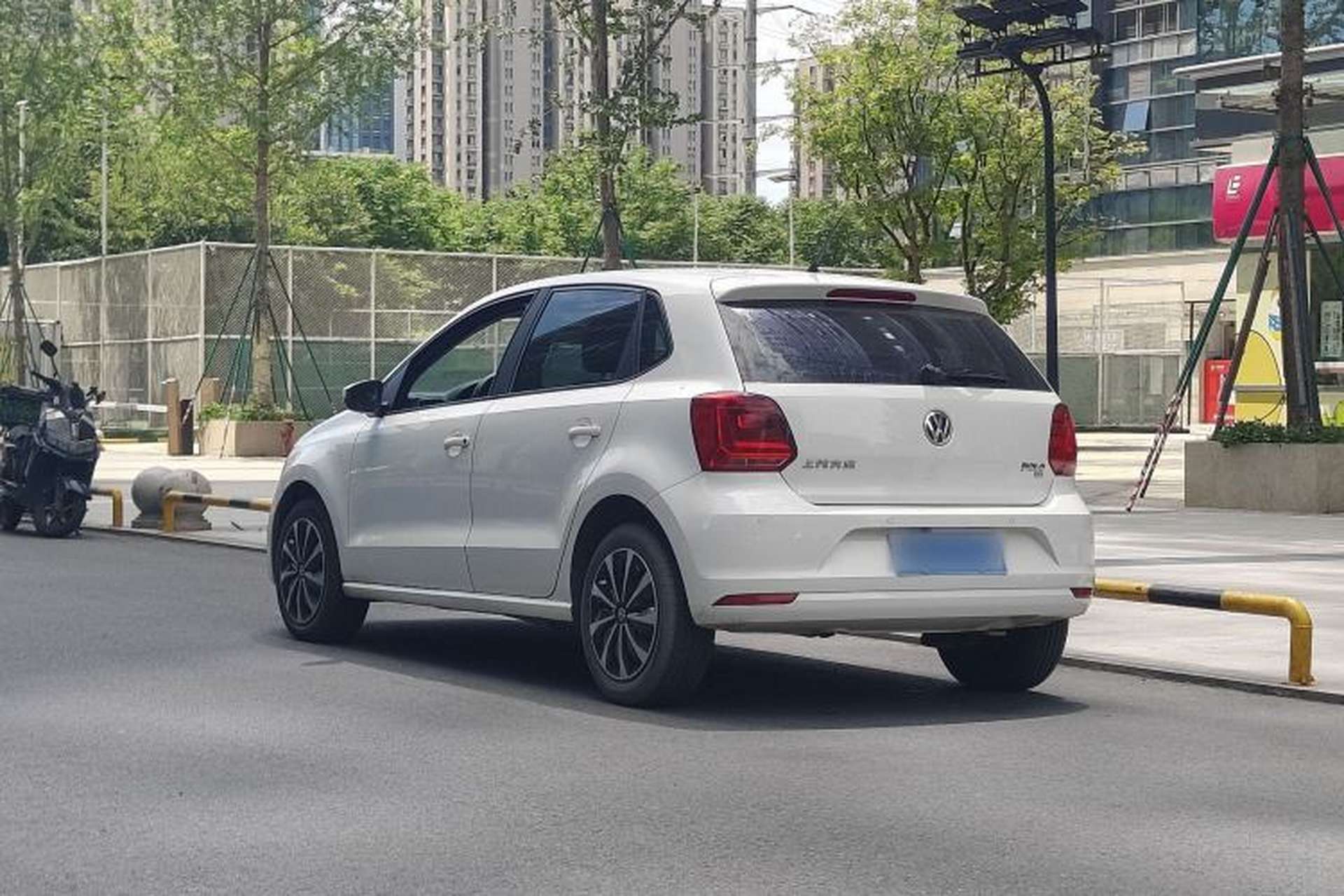 Used Volkswagen Polo 2016 1.6L Automatic Comfort Model Exterior 3