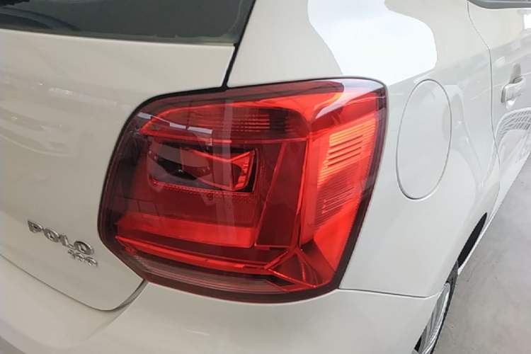 Used Volkswagen Polo 2016 1.6L Automatic Comfort Model Exterior 3