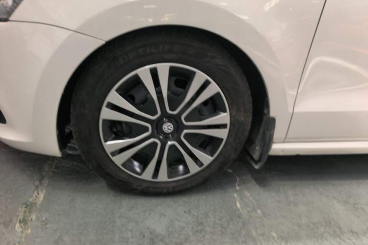 Used Volkswagen Polo 2016 1.6L Automatic Comfort Model Exterior 4