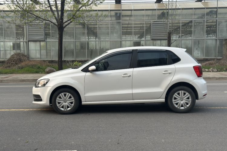 Used Volkswagen Polo 2016 1.4L Manual Fashion Model Exterior 4