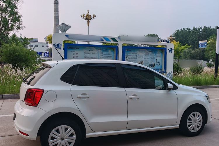 Used Volkswagen Polo 2016 1.4L Manual Fashion Model Exterior 4
