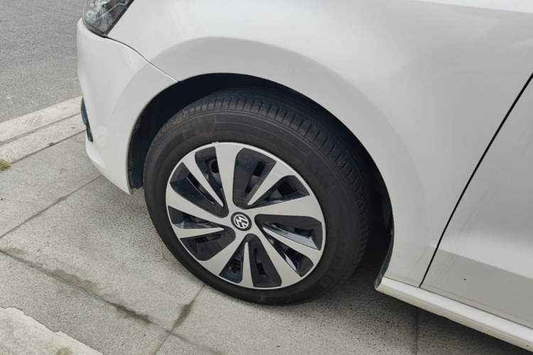 Used Volkswagen Polo 2016 1.6L Automatic Comfort Model Exterior 4