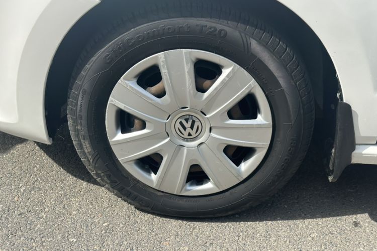 Used Volkswagen Polo 2016 1.4L Manual Fashion Model Exterior 4
