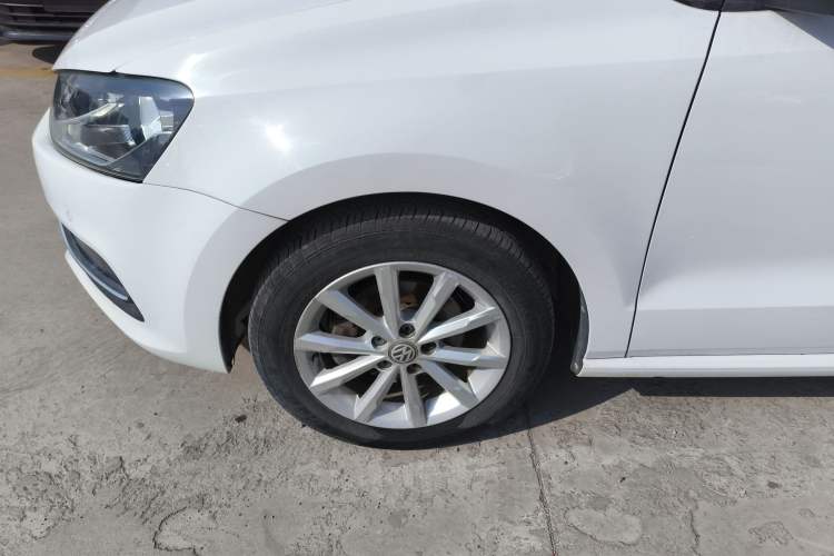 Used Volkswagen Polo 2016 1.6L Automatic Luxury Model Exterior 4