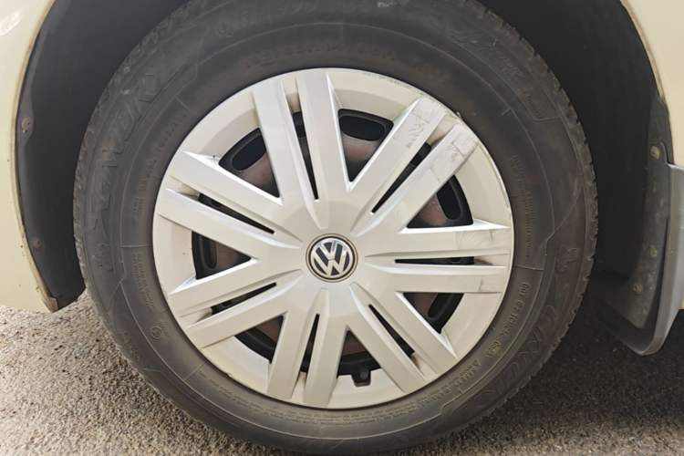Used Volkswagen Polo 2016 1.4L Manual Fashion Model Exterior 4