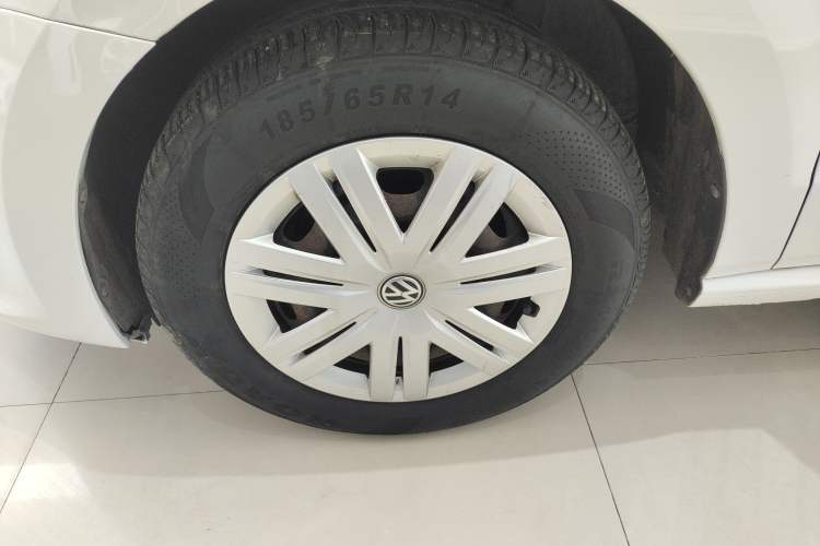 Used Volkswagen Polo 2016 1.4L Manual Fashion Model Exterior 4