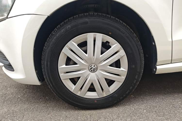 Used Volkswagen Polo 2016 1.4L Manual Fashion Model Exterior 4