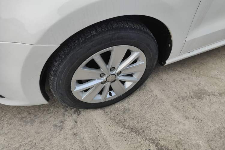 Used Volkswagen Polo 2016 1.6L Automatic Comfort Model Exterior 4