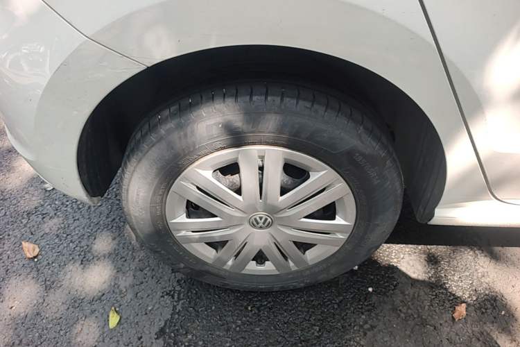 Used Volkswagen Polo 2016 1.4L Manual Fashion Model Exterior 5