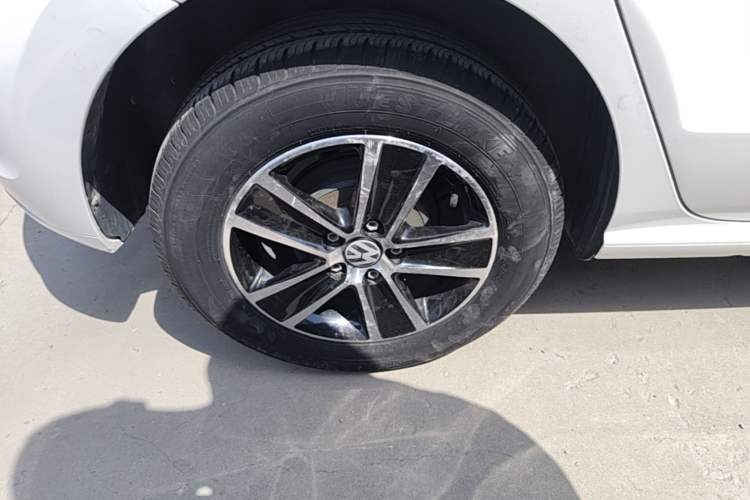 Used Volkswagen Polo 2016 1.4L Manual Fashion Model Exterior 5