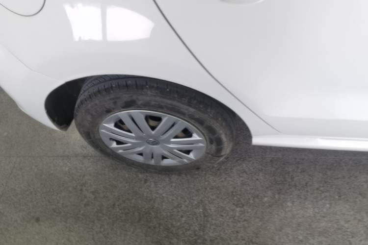 Used Volkswagen Polo 2016 1.4L Manual Fashion Model Exterior 5