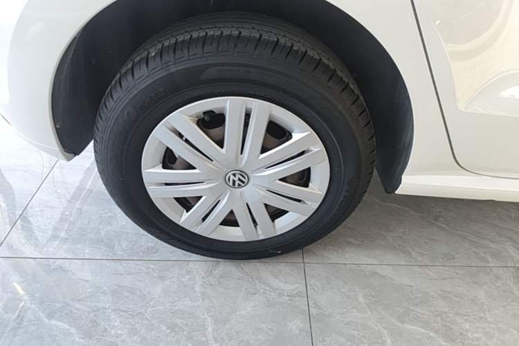 Used Volkswagen Polo 2016 1.4L Manual Fashion Model Exterior 5