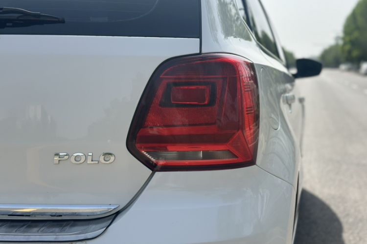 Used Volkswagen Polo 2016 1.4L Manual Fashion Model Exterior 6