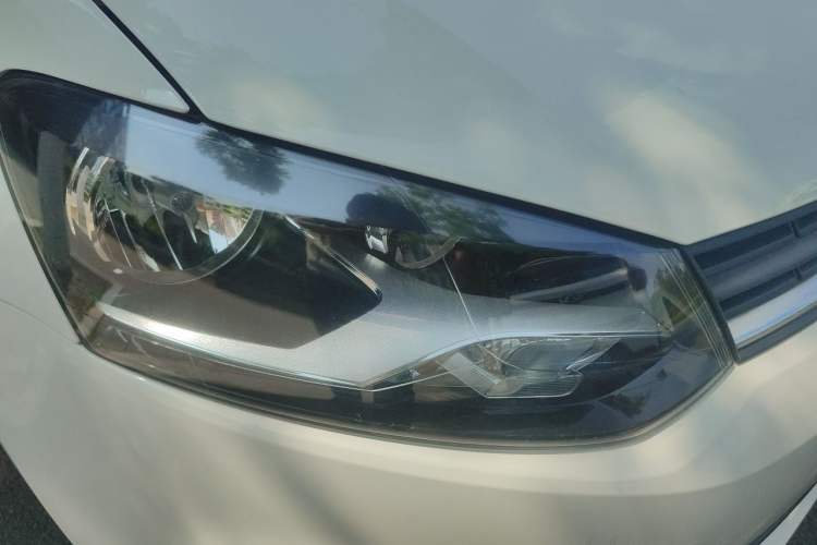 Used Volkswagen Polo 2016 1.4L Manual Fashion Model Exterior 6