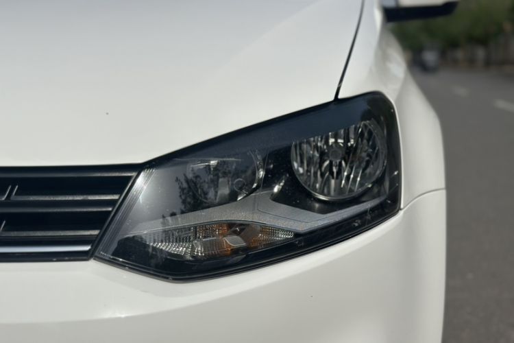 Used Volkswagen Polo 2016 1.4L Manual Fashion Model Exterior 9