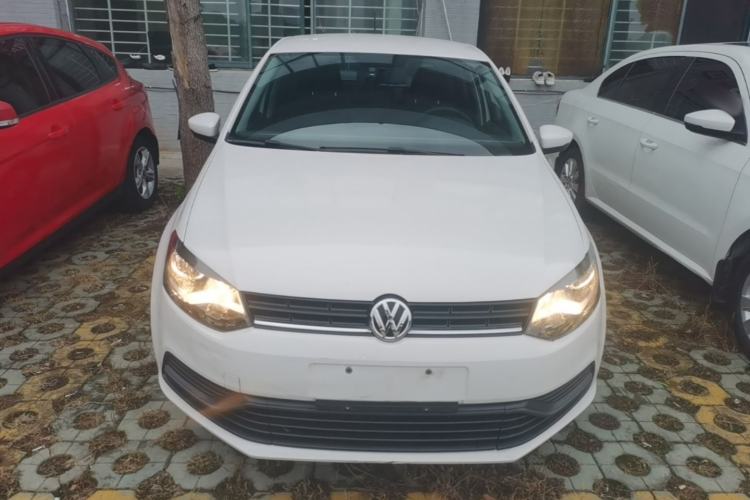 Used Volkswagen Polo 2016 1.4L Manual Fashion Model Front