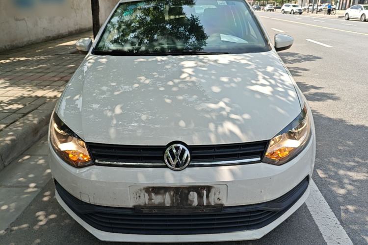 Used Volkswagen Polo 2016 1.4L Manual Fashion Model Front