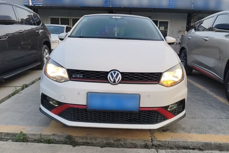 Used Volkswagen Polo 2016 1.4L Manual Fashion Model Front
