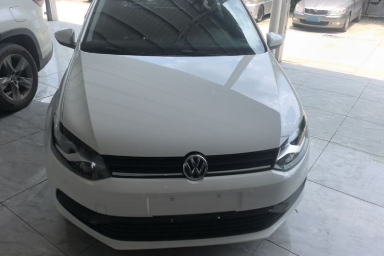 Used Volkswagen Polo 2016 1.4L Manual Fashion Model Front