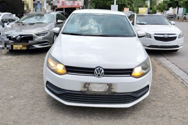 Used Volkswagen Polo 2016 1.4L Manual Fashion Model Front