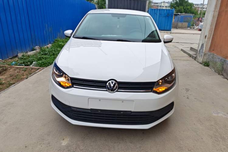 Used Volkswagen Polo 2016 1.4L Manual Fashion Model Front