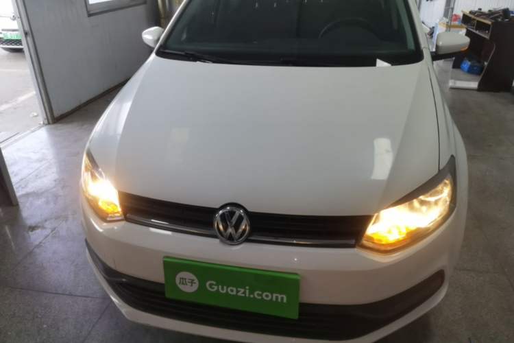 Used Volkswagen Polo 2016 1.4L Manual Fashion Model Front