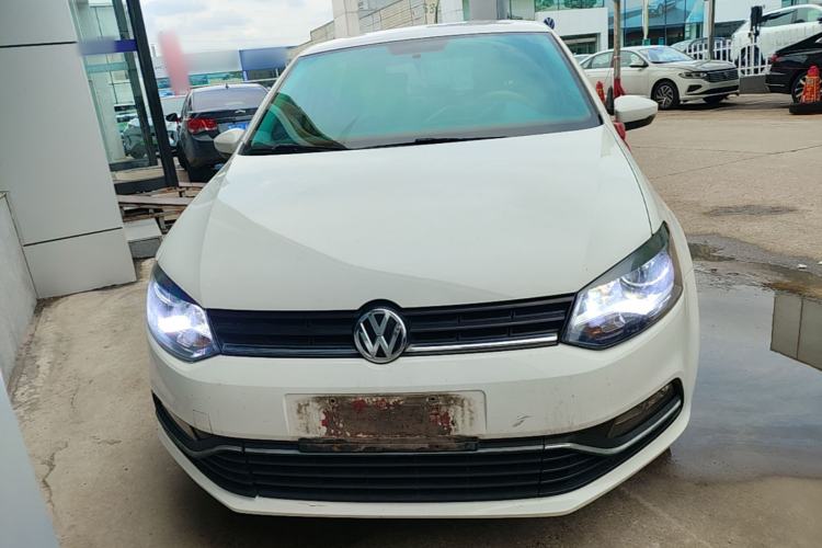Used Volkswagen Polo 2016 1.4L Manual Fashion Model Front