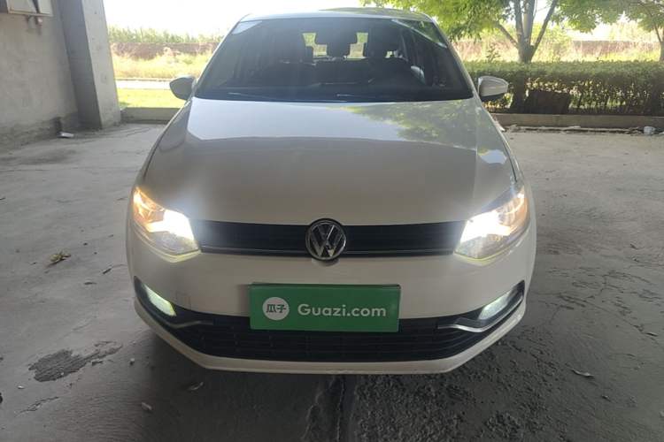 Used Volkswagen Polo 2016 1.4L Manual Fashion Model Front