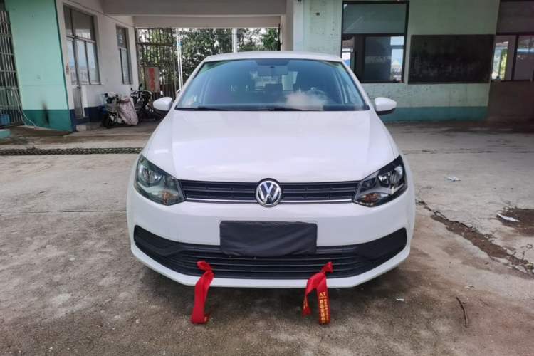 Used Volkswagen Polo 2016 1.4L Manual Fashion Model Front