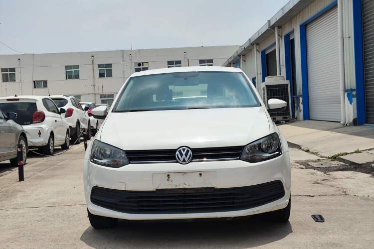 Used Volkswagen Polo 2016 1.4L Manual Fashion Model Front