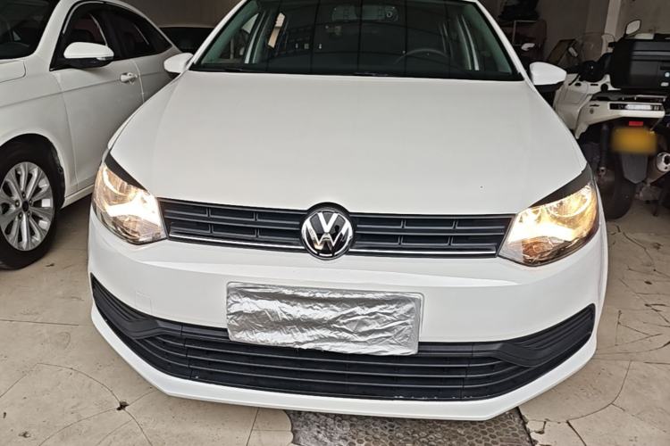 Used Volkswagen Polo 2016 1.4L Manual Fashion Model Front