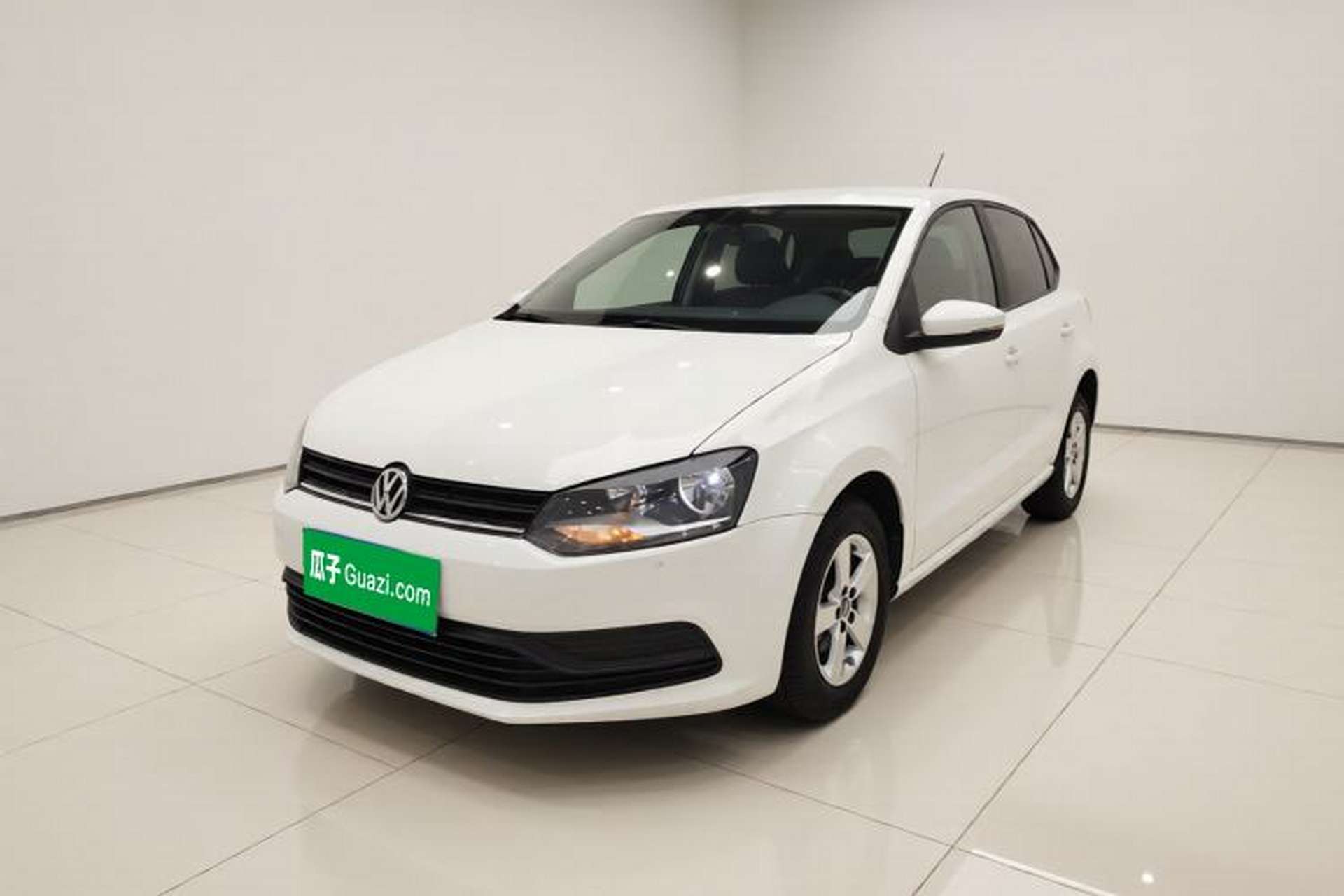 Used Volkswagen Polo 2016 1.4L Manual Fashion Model Front Left 45 Deg