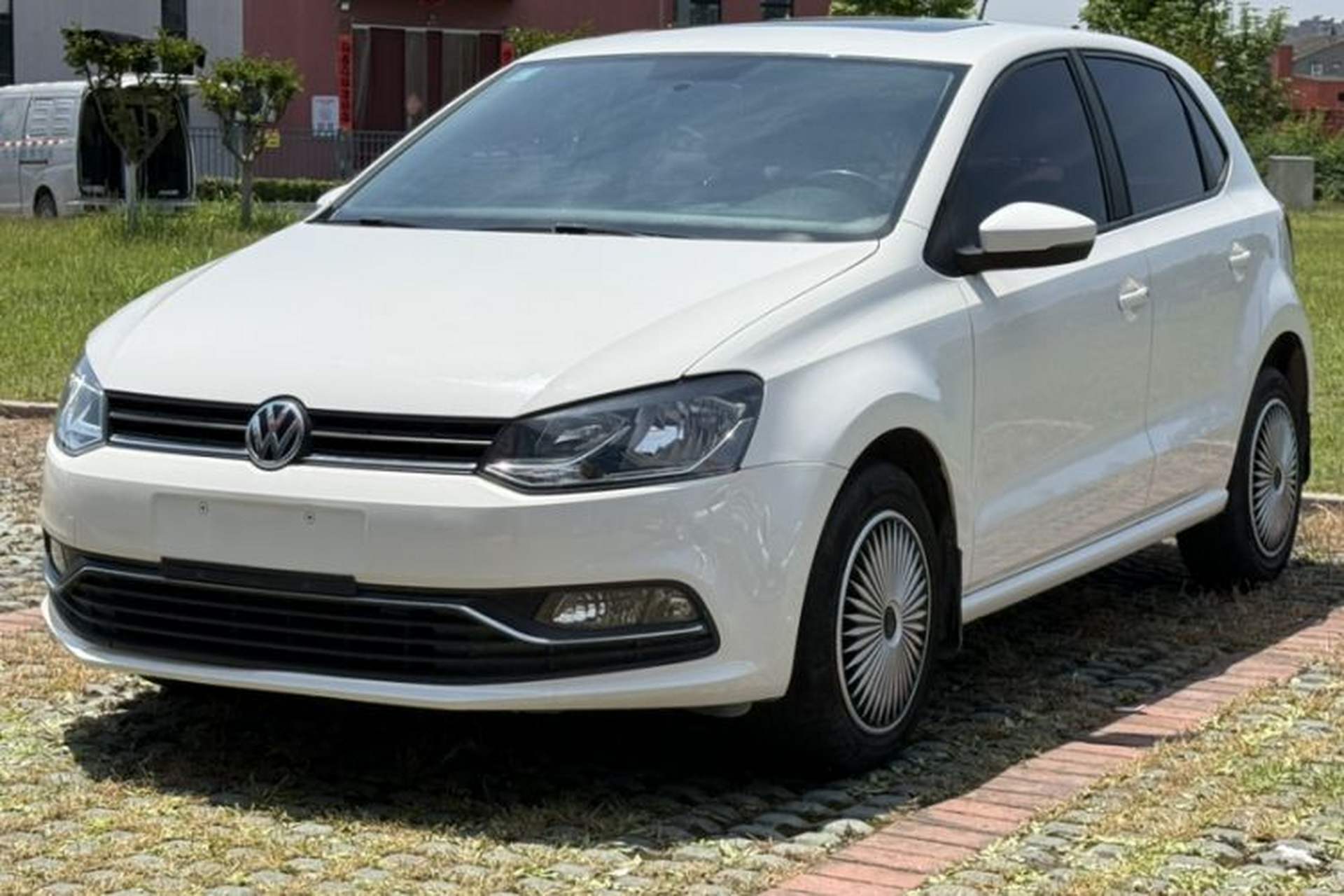 Used Volkswagen Polo 2016 1.6L Automatic Comfort Model Front Left 45 Deg