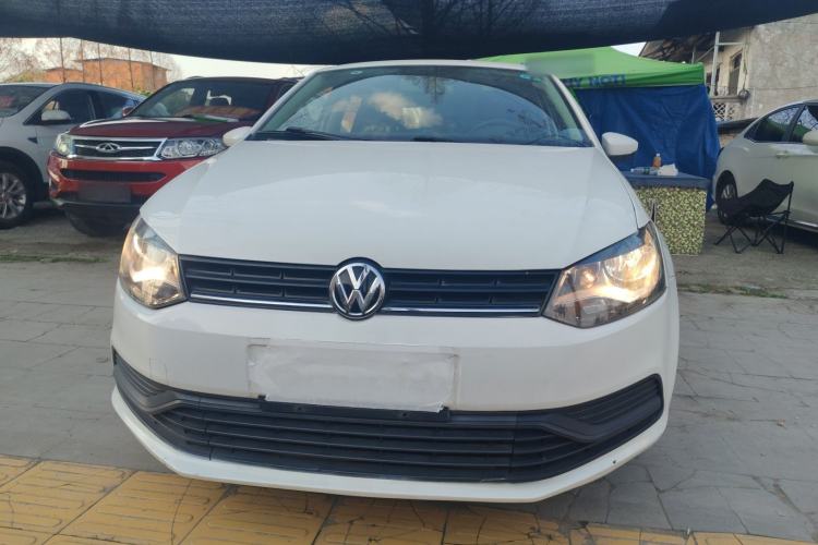 Used Volkswagen Polo 2016 1.4L Manual Fashion Model Front