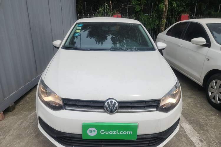 Used Volkswagen Polo 2016 1.4L Manual Fashion Model Front
