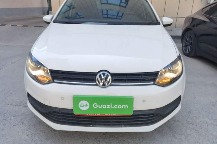 Used Volkswagen Polo 2016 1.4L Manual Fashion Model Front