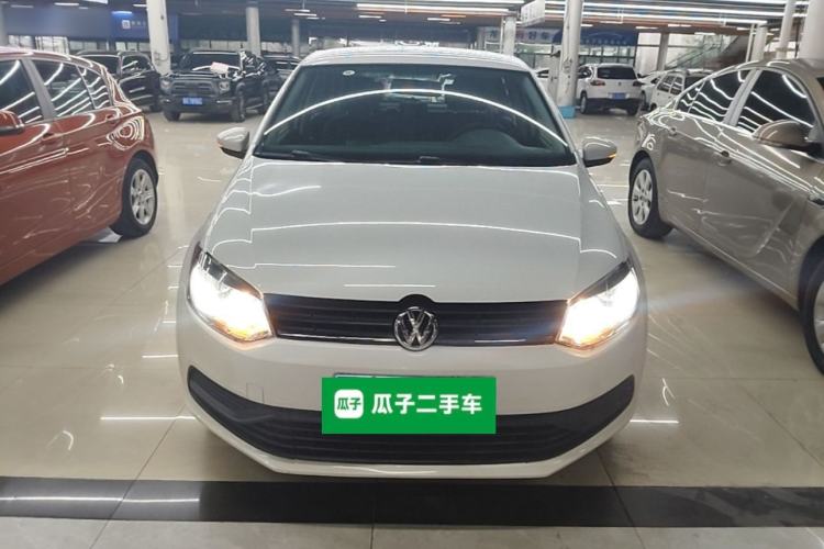 Used Volkswagen Polo 2016 1.4L Manual Fashion Model Front