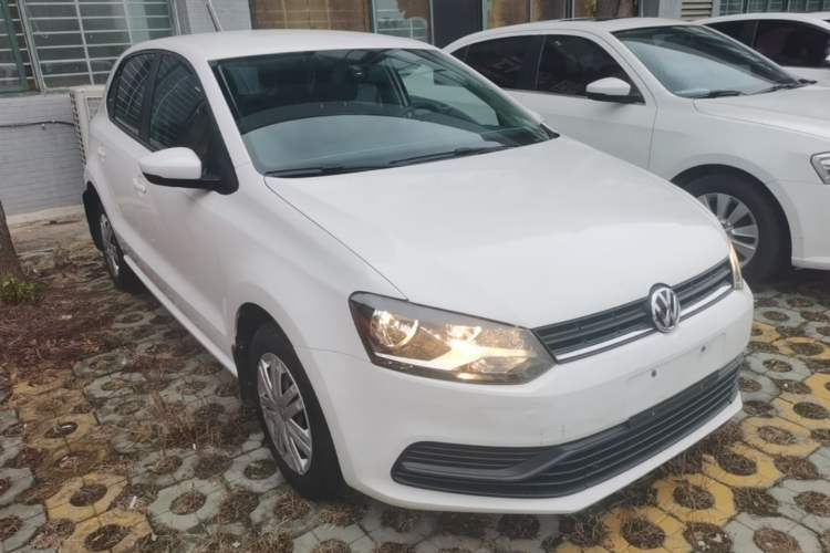 Used Volkswagen Polo 2016 1.4L Manual Fashion Model Front Right 45 Deg