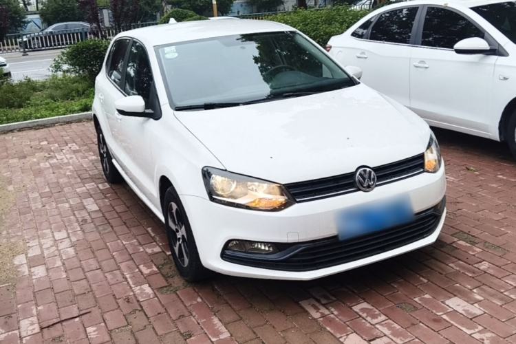 Used Volkswagen Polo 2016 1.4L Manual Fashion Model Front Right 45 Deg